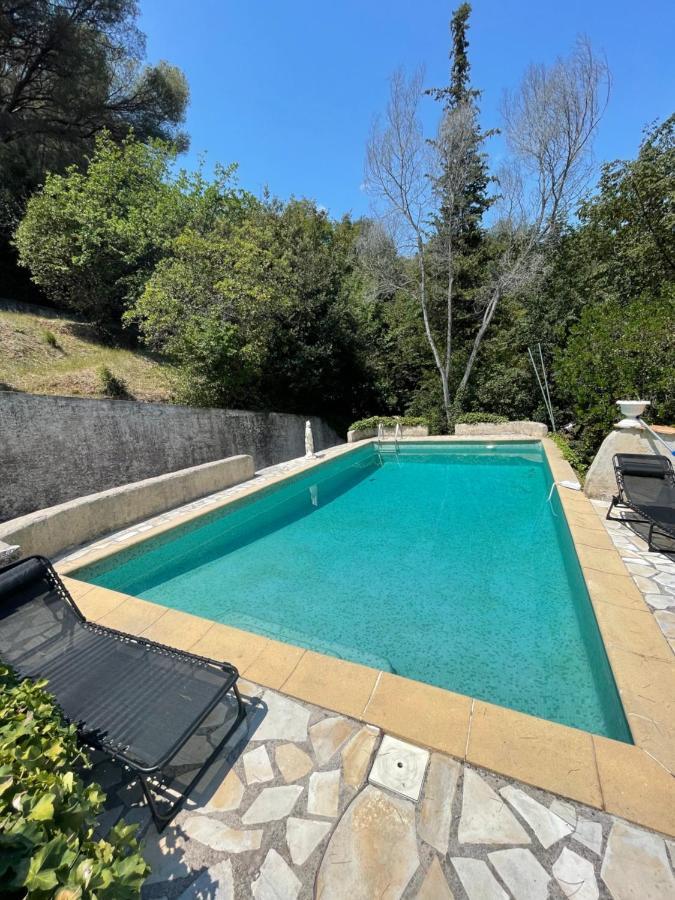 Studio en bas de villa avec piscine proche bord de mer Cagnes-sur-Mer Esterno foto